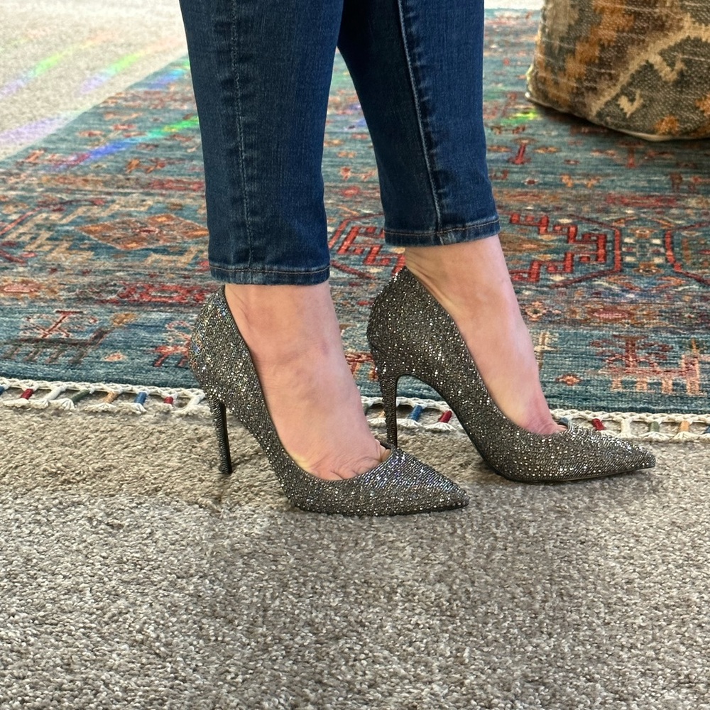 Steve Madden Daisie-R Grey Rhinestone Pumps 6M